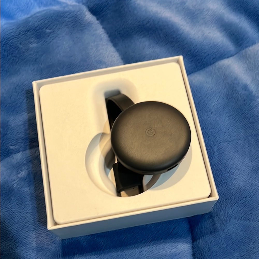 Google Chromecast Streaming Device 3rd Generation - Picture 3 of 8